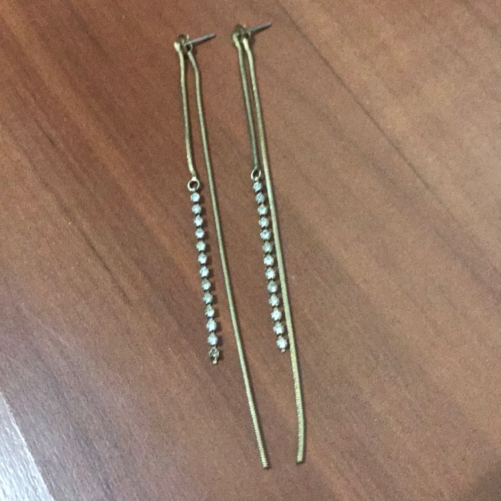 Gold dangly earnings